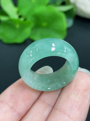 F41950379 翡翠戒圈 货品总重约8.18g  圈口12