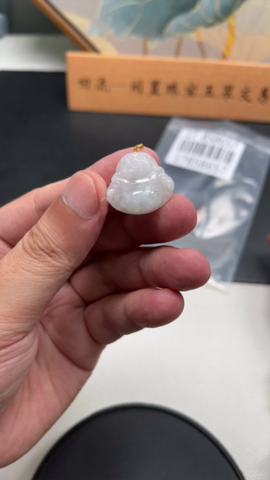 F17858657 Jadeite Buddha Pendant with 18K Gold Clasp, Total Weight 3.446g