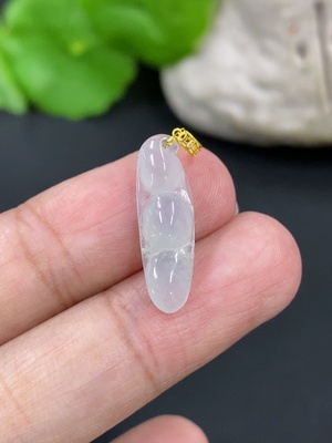 F46597223 翡翠福豆挂件  18k金扣头 货品总重约0.59g