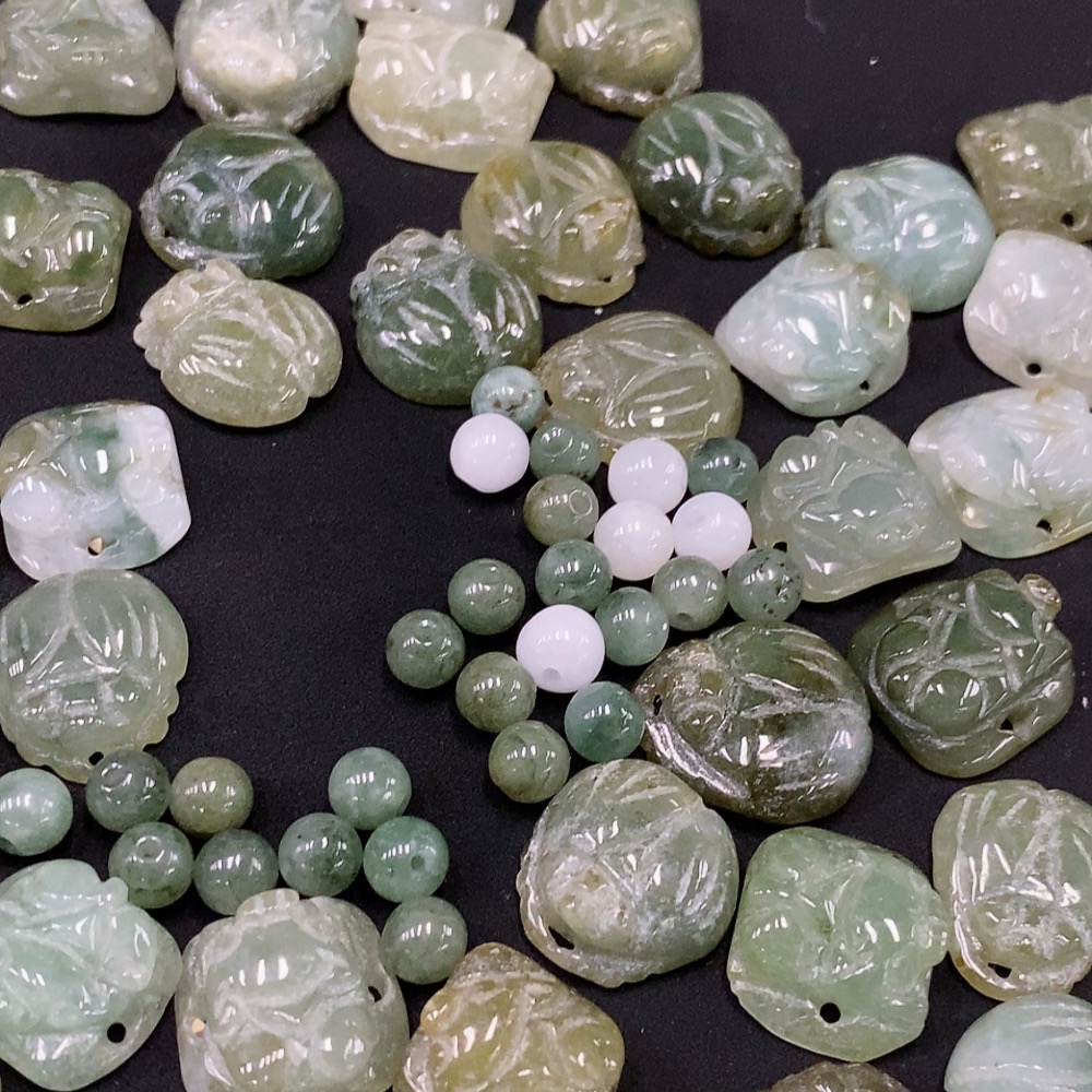 F26012235 Jadeite Pendant/Beads 30+ Sell as a Lot Total Weight Approx. 120.48g (Including Bag)