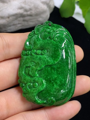 F45419729 翡翠挂件 非金 含其他矿物成分 含链货品总重约122.3g