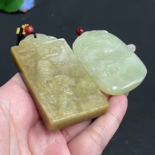 H28204172 Hetian Jade Pendant  Dragon Plaque  Fierce Tiger Descending the Mountain