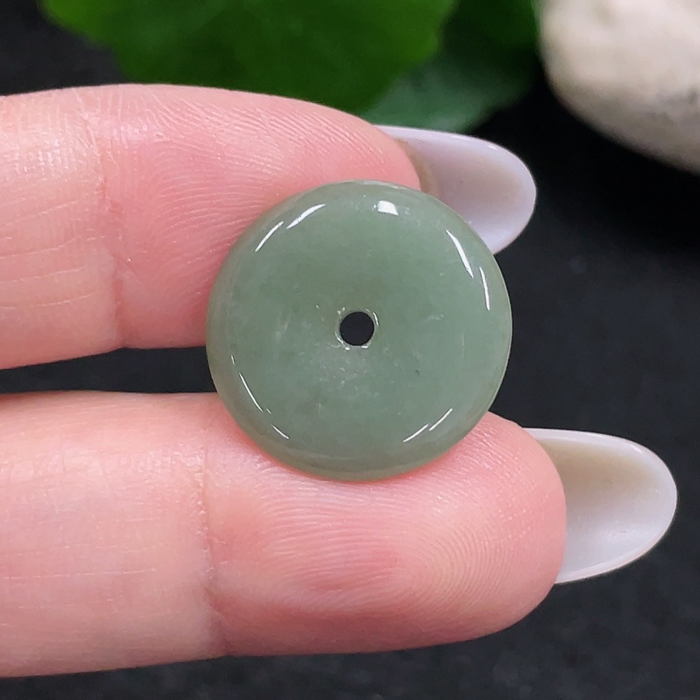 F33873457 Jadeite Peace Knot Pendant Total Weight Approx. 1.9g