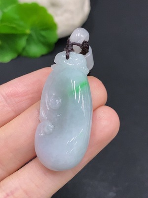 F33832095 Jadeite Ruyi Pendant Total weight approx. 13.4g (including cord weight) Matching beads not jadeite