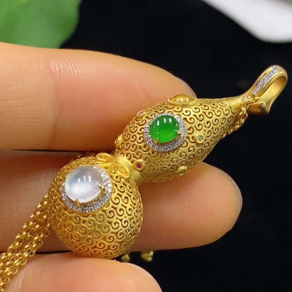 F34976089 Jadeite Inlaid Pendant 18k with Diamond Accents Total Weight Approx. 7.63g (Including Chain) Yellow Bead Color Origin Undetermined