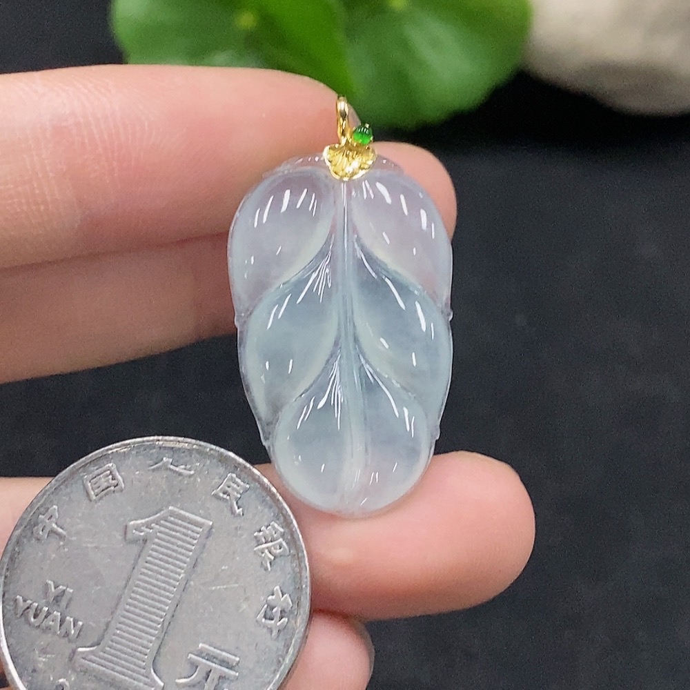F34028906 Jadeite Leaf Pendant in 18K Gold, Total Weight Approx. 3.37g