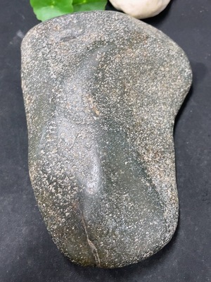 H46576148 和田玉 皮色成因未定 含其他矿物成分  货品总重约1.64kg