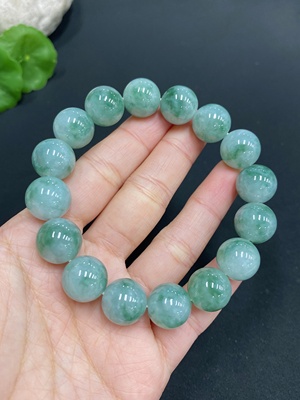 F24834752 翡翠手串 卡12.8mm左右 总重约60.3g