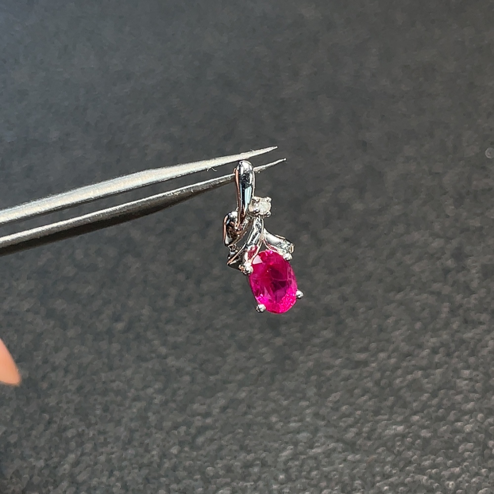 C32784101 18K Gold Ruby Pendant with Diamond Accents, Total Weight Approx. 1.05g