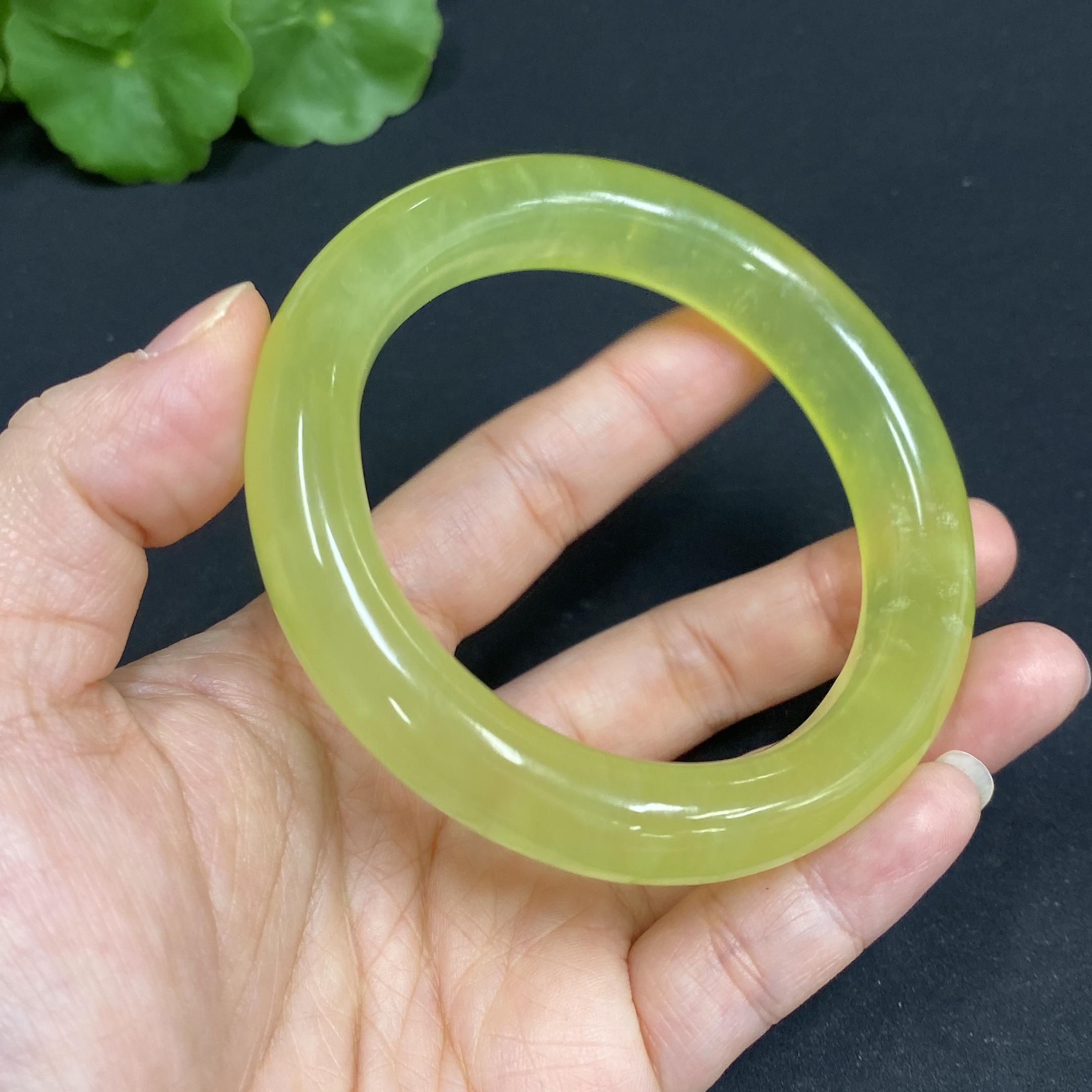 H34987032 Xiuyu (Serpentine Jade) Round Bangle Size 57 Total Weight Approx. 58.2g