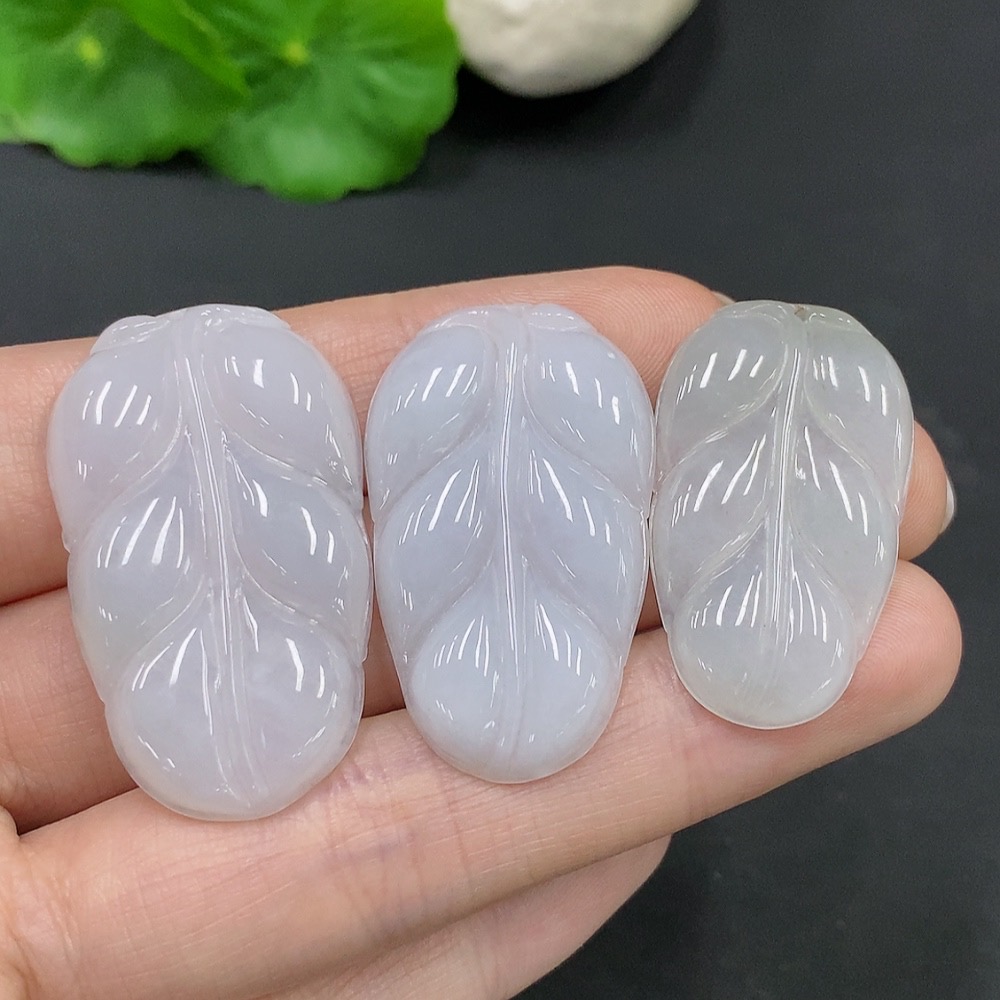 F28189911 JadeiteLeaf Pendant