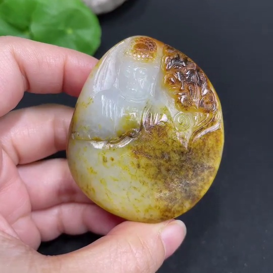 H35102518 Hetian Jade Seed Material Pendant - A Moment of Thought
