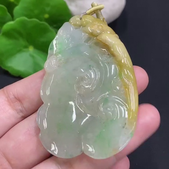 F32740746 Jadeite Ruyi Pendant Total weight including string approx. 32.7g (Color origin undetermined)