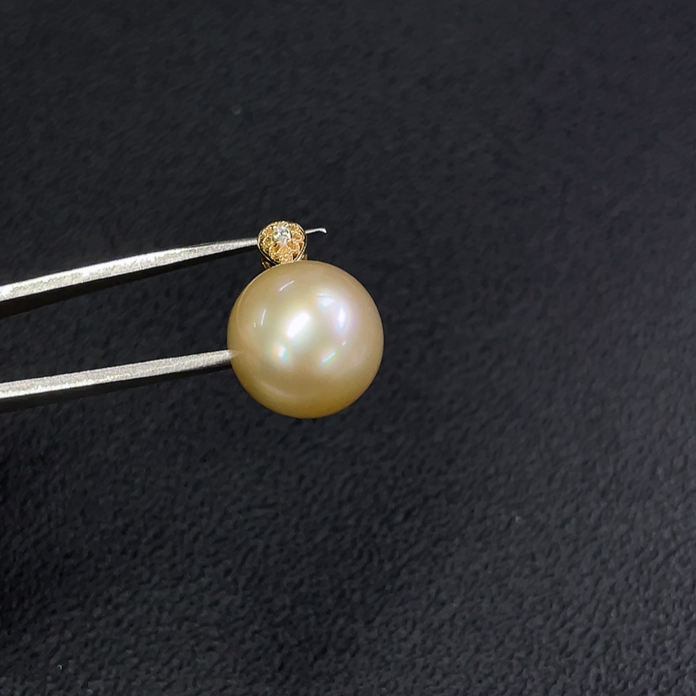C28224715 Seawater Pearl Pendant Color Origin Undetermined 18K Gold Total Weight Approx. 4.38g Size Approx. 13.6mm