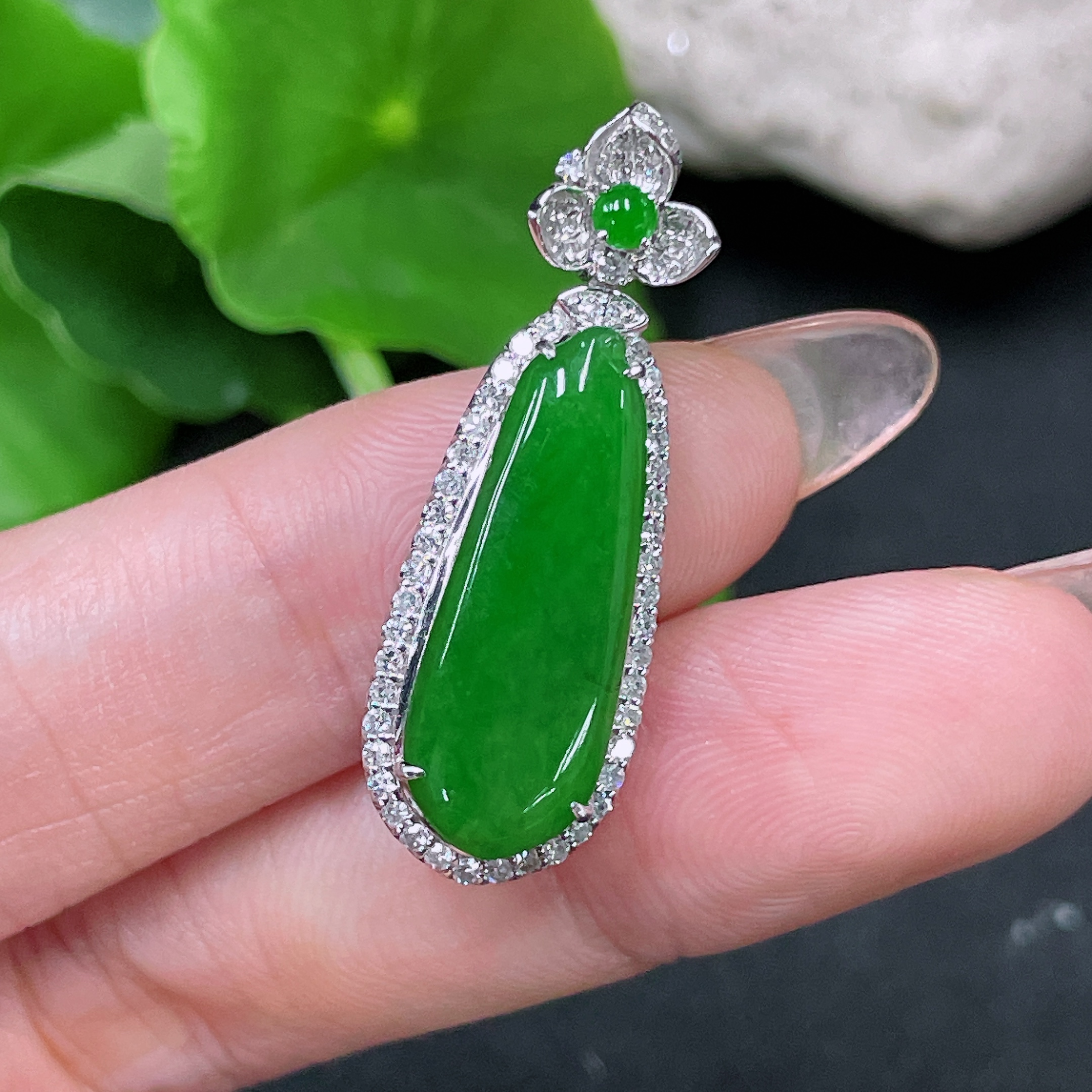F34985123 Jadeite Inlaid Piece 18K Gold Setting with Diamond Accent Total Weight Approx. 3.51g