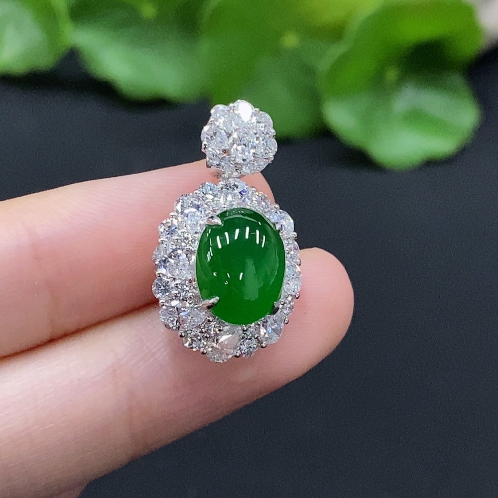 F35091019 Jadeite Cabochon Pendant with 18K Gold Setting, Non-Diamond, Total Weight Approx. 3.7g