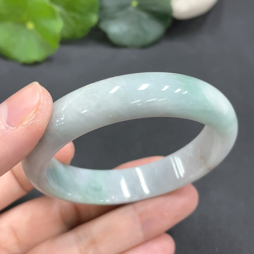 F13483268 JadeiteConcubine Bracelet, Loop Diameter 53.3, Total Weight 41.743g