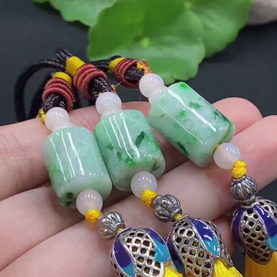 F33833106 JadeitePendant with Other Mineral Components, Non-Grade A Beads