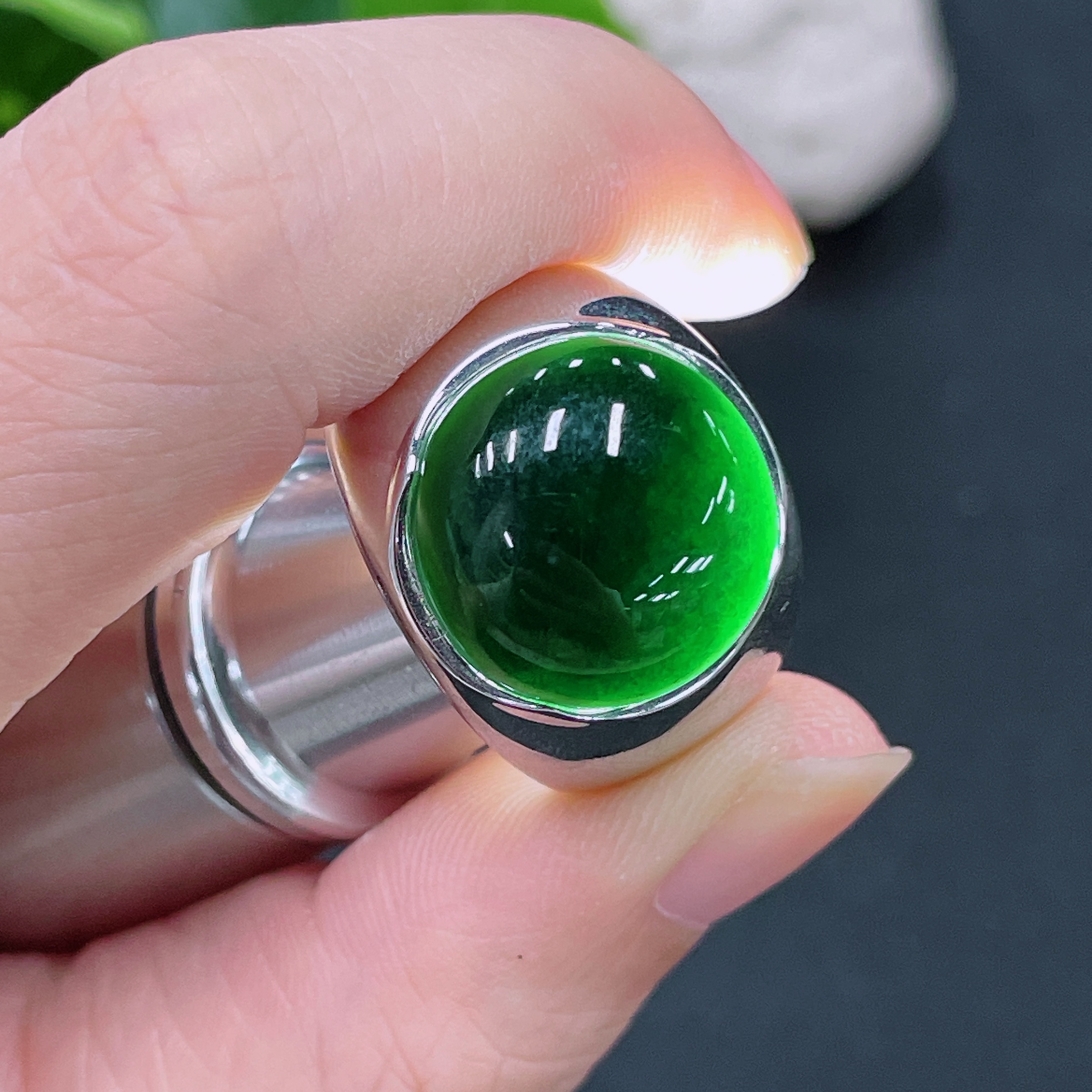 F33918837 Jadeite Cabochon Inlaid Ring (No Markings Surface Tested 18K Gold) Size 26 Total Weight Approx. 9.5g