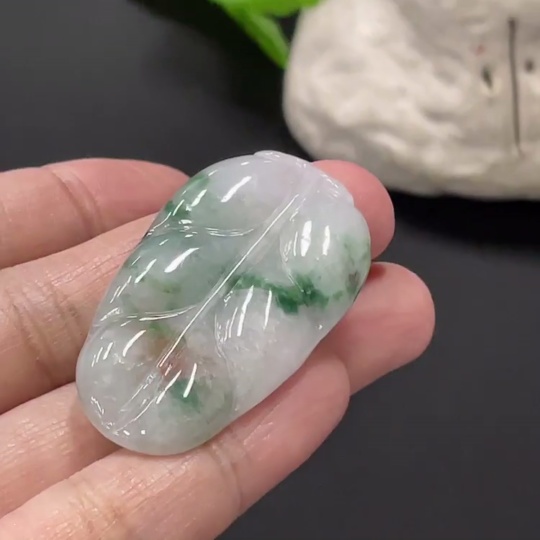 F34077642 Jadeite Leaf Pendant Total Weight Approx. 9.87g