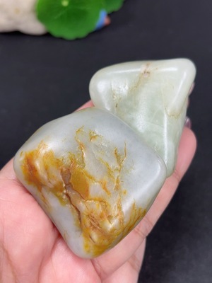 H46520917 和田玉 皮色成因未定  含其他矿物成分 货品总重约119.3g