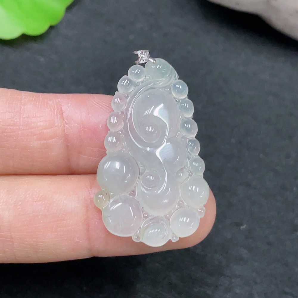 F30563435 Jadeite Pendant with 18k Clasp, Total Weight Approx. 3.91g