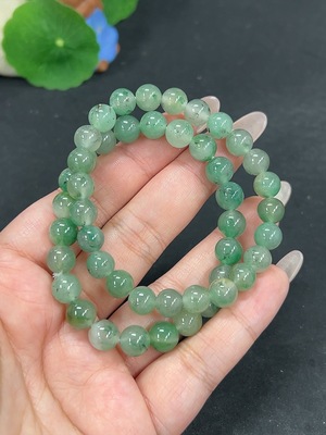 H41938835 非洲翠(独龙玉)手串 卡7.7mm左右 货品总重约34.4g