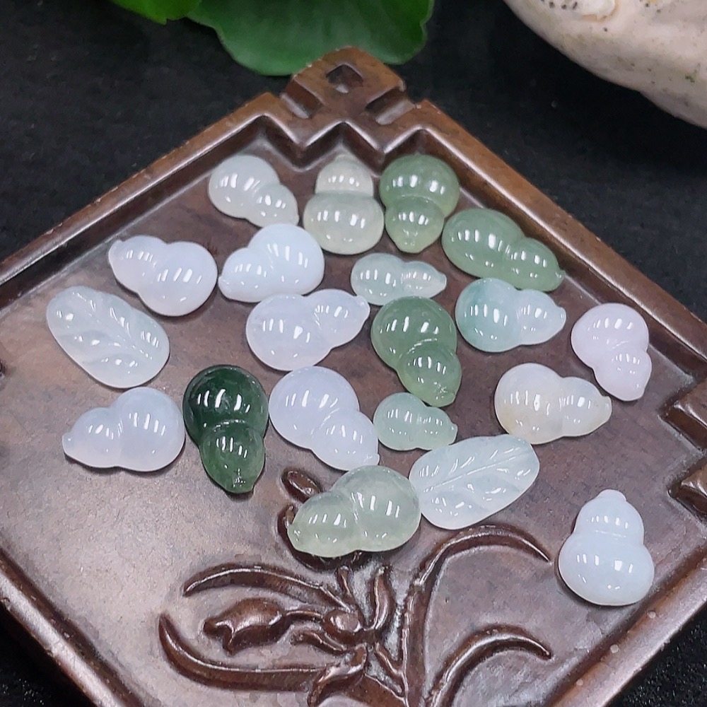 F32773056 Jadeite Inlaid Pieces Sell as a Lot