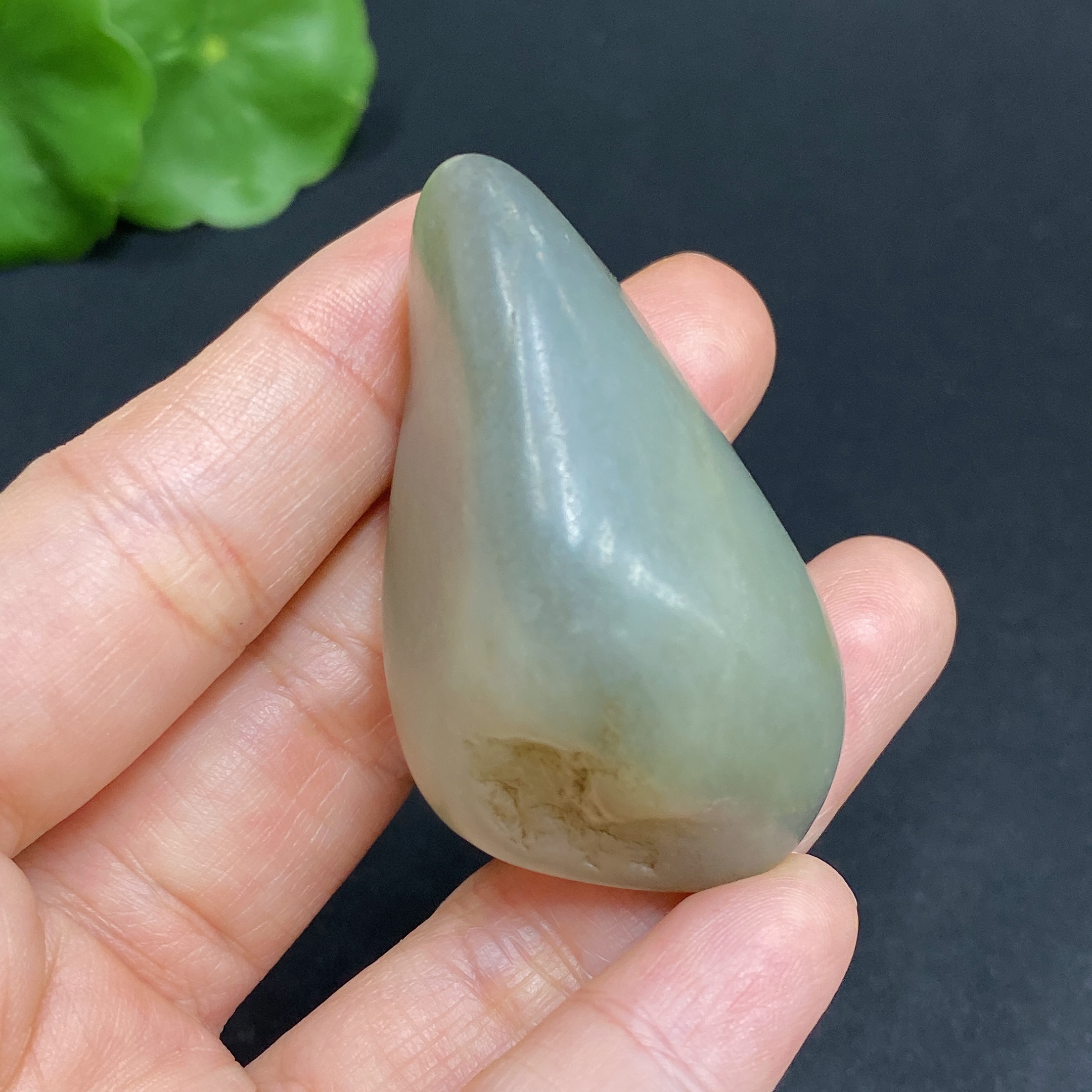 H31666978 Hetian Jade Total weight approx. 41g Undetermined skin color origin