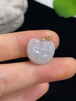 F42977519 翡翠如意挂件 18k 货品总重约1.34克