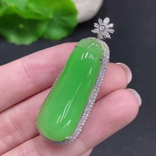 F34034787 Jadeite Auspicious Melon Pendant with 18K Gold Setting, Total Weight Approx. 15.1g (Diamond Accents)