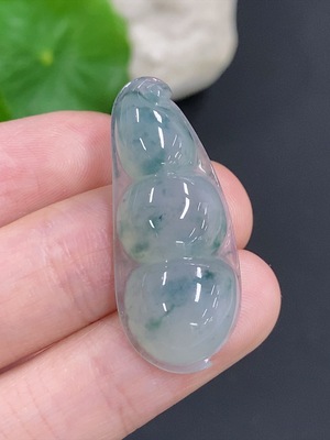 F46554596 翡翠福豆挂件 货品总重量约6克