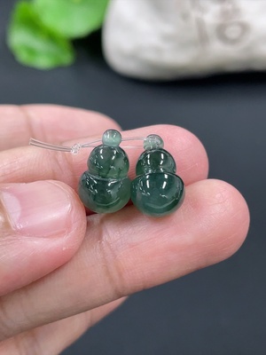 F42972946 翡翠葫芦挂件 货品总重约2.7g