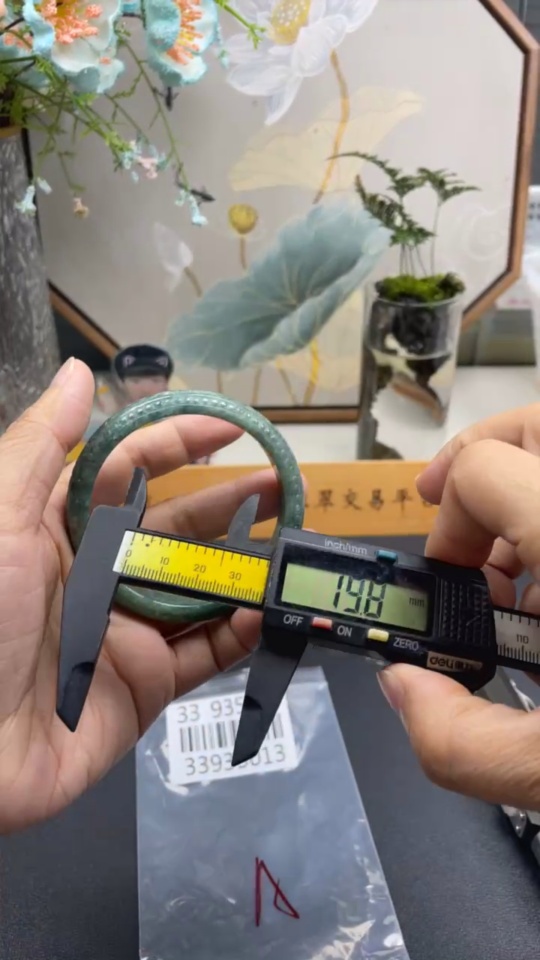 F33935013 Jadeite Round Bangle, Total Weight Approx. 49.5g, Size 60.3