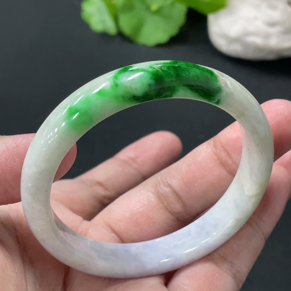 F35109683 Jadeite Round Bangle Total Weight about 32.7g Size 51