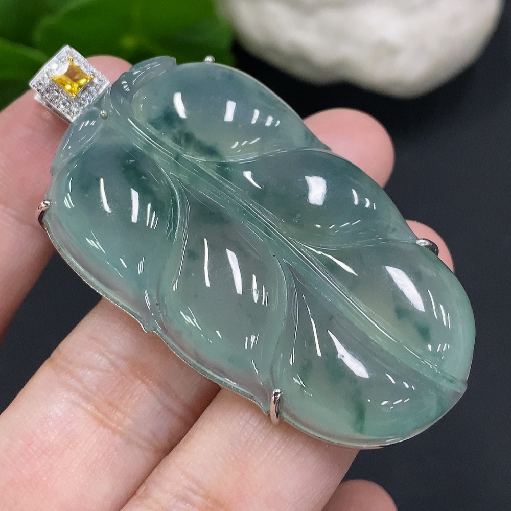 F34069778 Jadeite Leaf Inlay Pendant