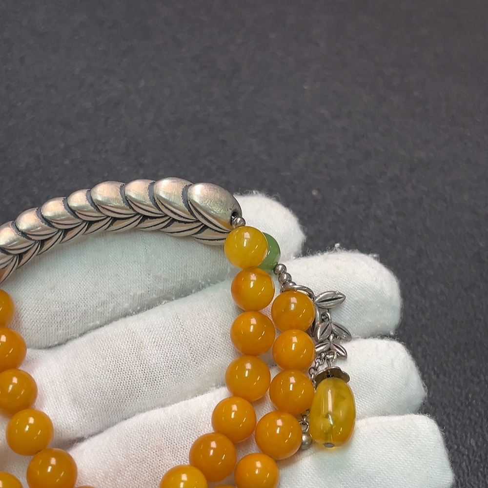 C34038702 Amber Beeswax Bracelet Non-Gold with Hetian Jade, Total Weight Approx. 14.42g, Size About 7.7mm