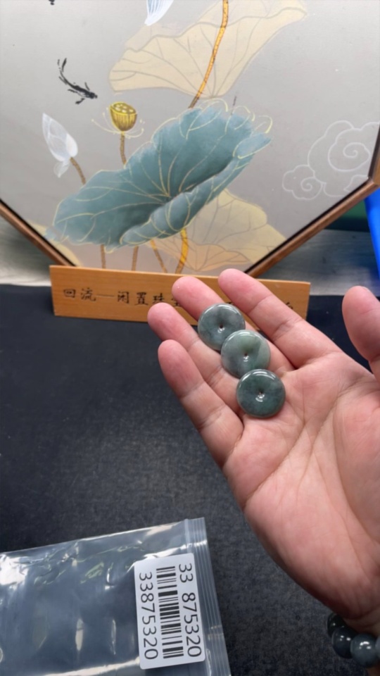 F33875320 Jadeite Peace Knot Pendant