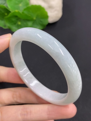 F41925430 翡翠正圈手镯 圈口57.2 货品总重约47.2克