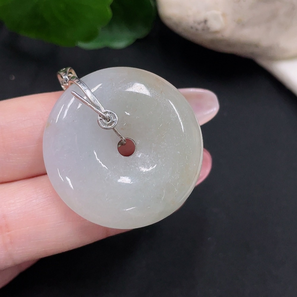 F34013534 Jadeite Pendant + Beads Sell as a Lot (Non-Gold Inlaid)