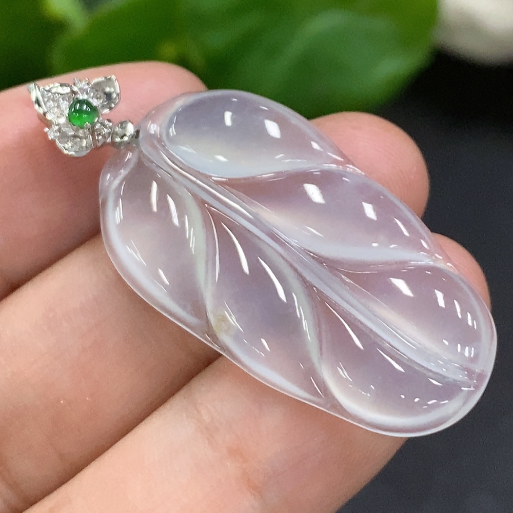F32801214 Jadeite Leaf Pendant with 18K Gold Bail Total Weight Approx. 4.4g (Diamond Accents)