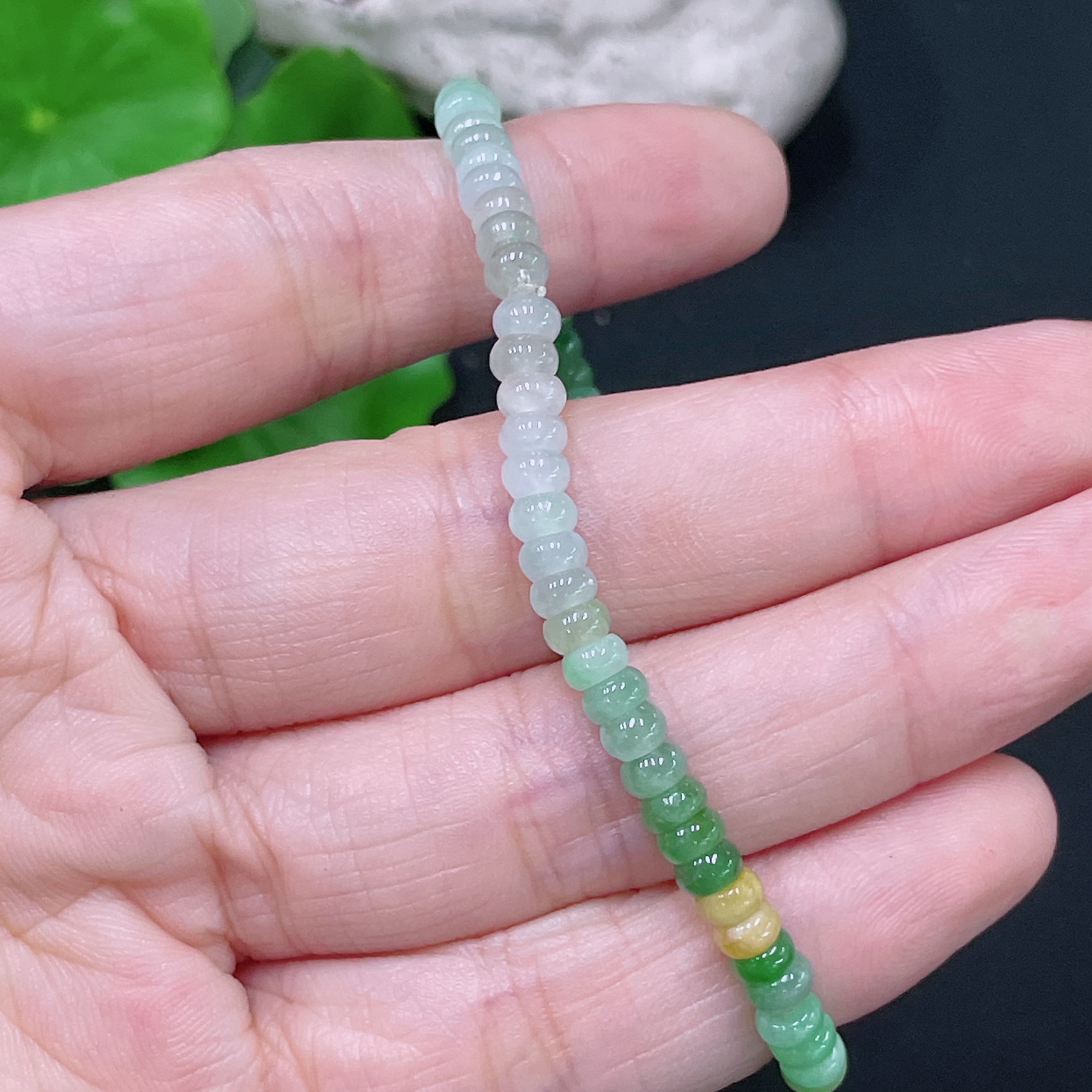 F33866129 Jadeite bracelet, approx. 4.4mm beads, total weight approx. 6.89g, color origin undetermined