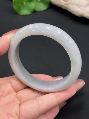 F27148271 翡翠正圈手镯 圈口56.7 货品总重约64.14g