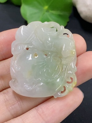 F42986305 翡翠鼠牌挂件 货品总重约12.6克
