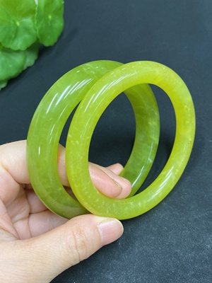 H30465697 Xiuyu (Serpentine Jade) Regular/Round Bangle