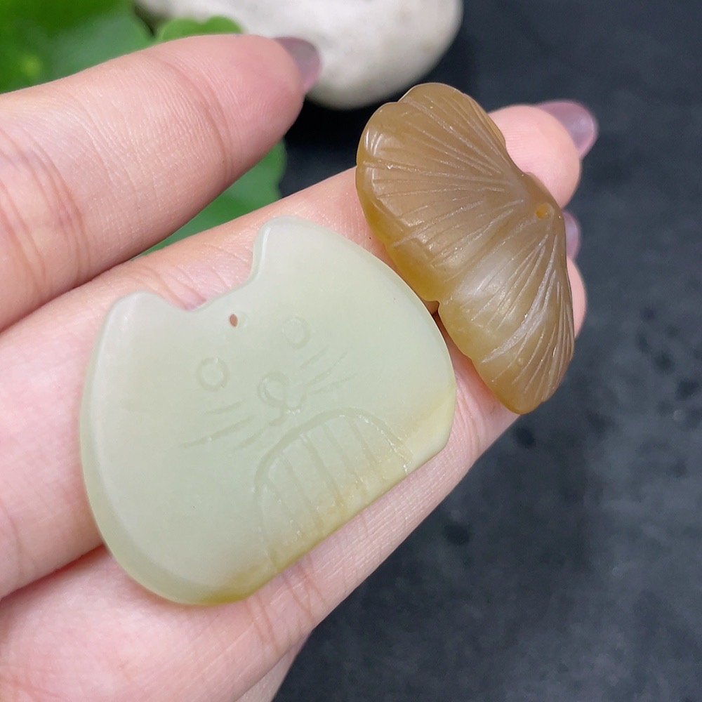 H33840547 Hetian Jade Pendant