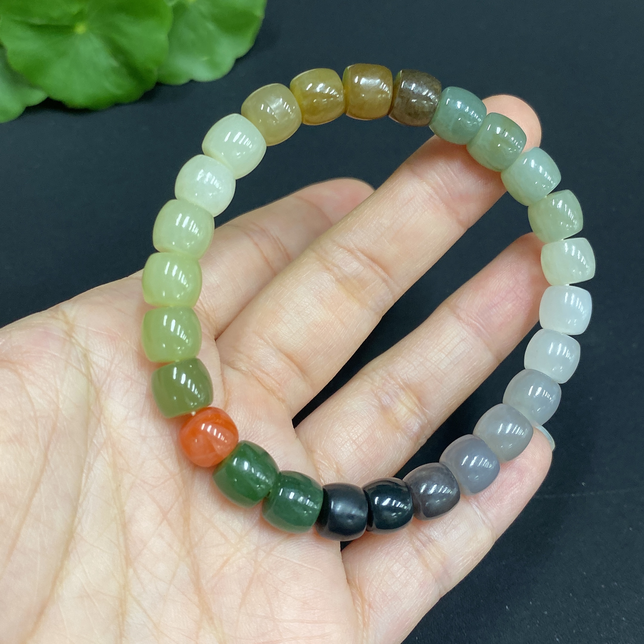 H34985428 Hetian Jade Bracelet, approx. 7.7mm, total weight approxxi. 21进程中，配珠非和田玉