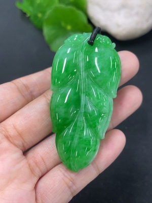 F46551004 翡翠挂件叶子 货品总约重20g