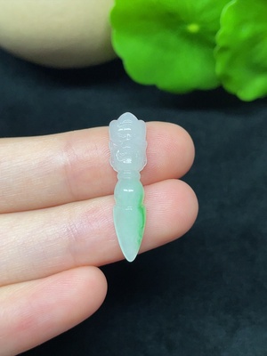 F45338418 翡翠金刚杵挂件 总重约1g