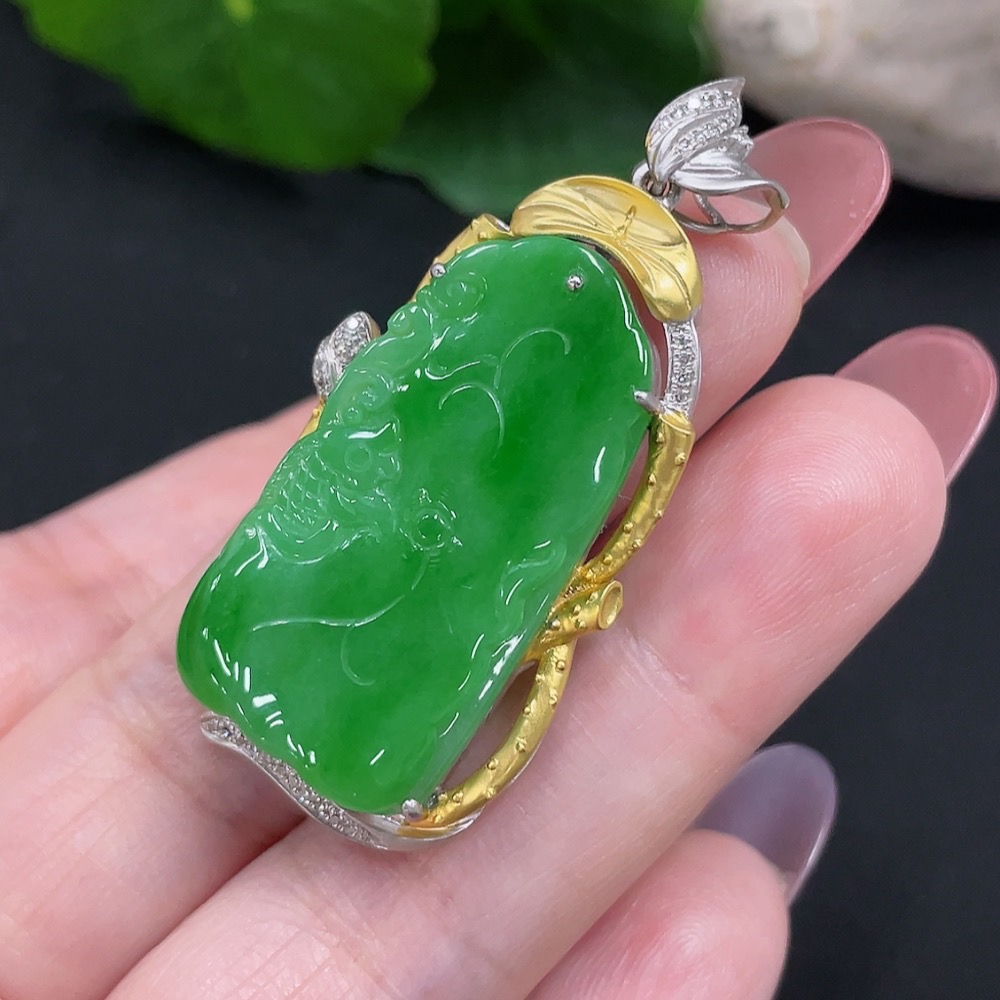 F34012794 Jadeite Pendant with 18K Gold Setting, Total Weight Approx. 10.7g (Accented with Diamonds)